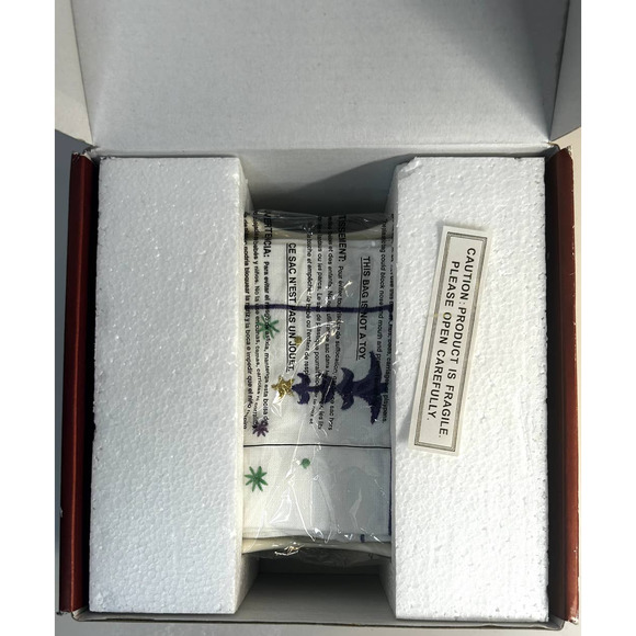 NEW LENOX Porcelain Holiday Napkin Holder Linen Napkins Holly Berry Never Opened - Picture 4 of 10